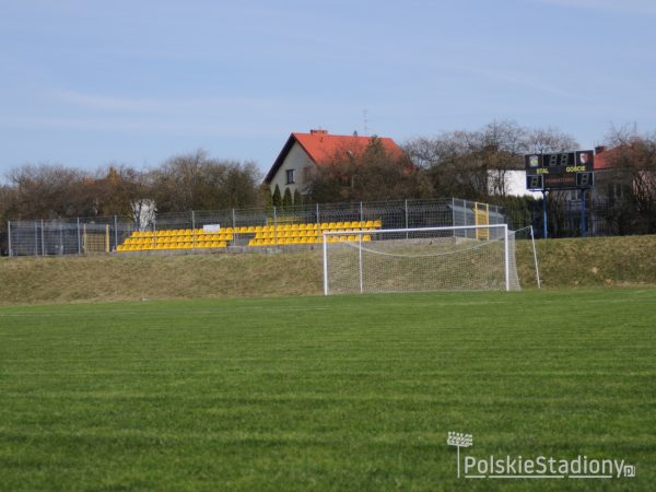 Stadion OSiR w Poniatowej