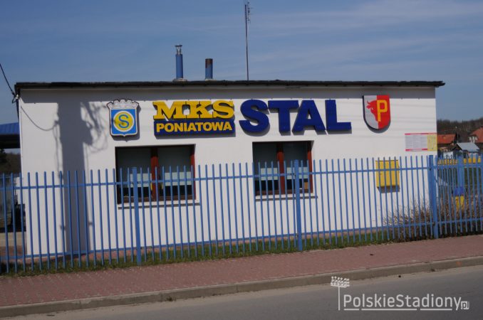 Stadion OSiR w Poniatowej